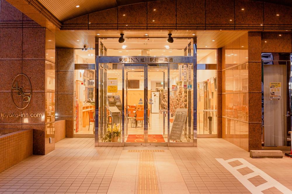 Toyoko Inn Hokkaido Asahikawa Ekimae Ichijo Dori Exterior foto