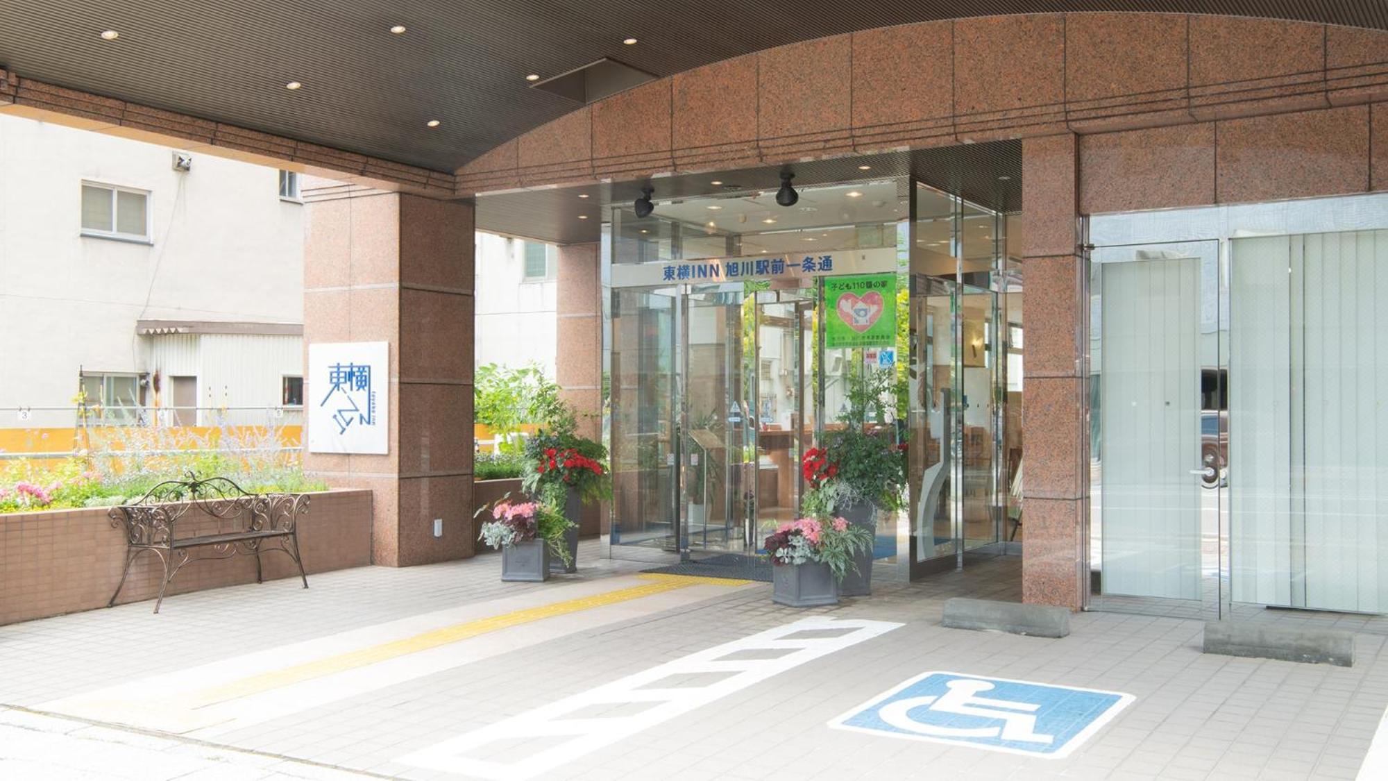 Toyoko Inn Hokkaido Asahikawa Ekimae Ichijo Dori Exterior foto